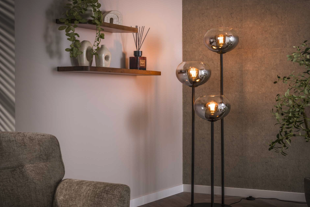 Prachtige accentvloerlamp voor de woonkamerhoek