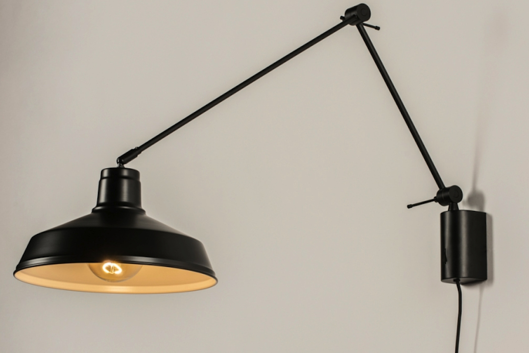 Industriële zware metalen wandlamp met beschermkap