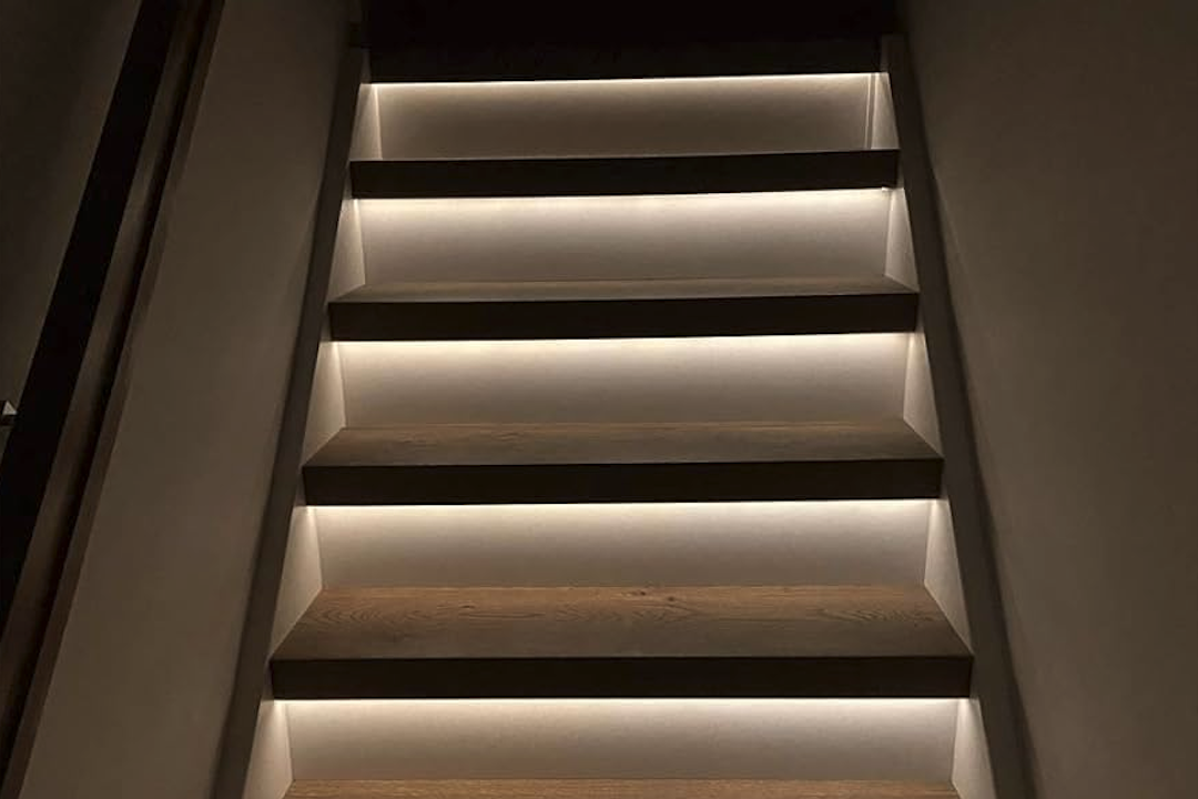 Slimme bewegingsgeactiveerde draadloze trapverlichting